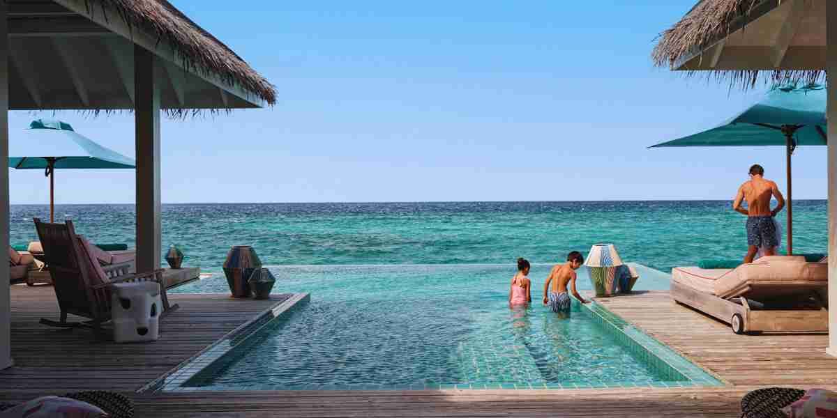 Finolhu family in villa